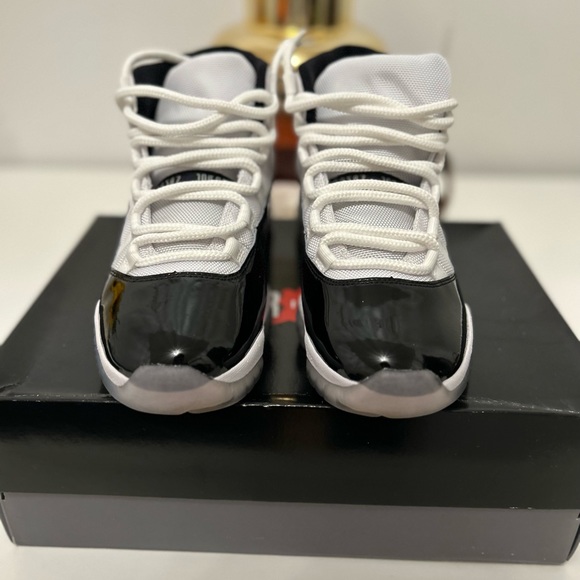 Jordan Shoes - Air Jordan 11 Retro, White/Black Concord